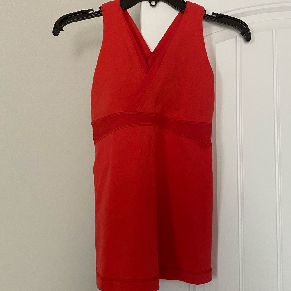 Lululemon tank with built-in bra